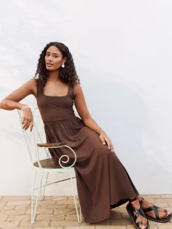 Jurken*Next - Getailleerde jersey zomerjurk Chocoladebruin