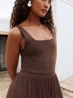 Jurken*Next - Getailleerde jersey zomerjurk Chocoladebruin