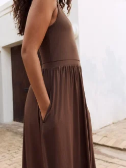 Jurken*Next - Getailleerde jersey zomerjurk Chocoladebruin