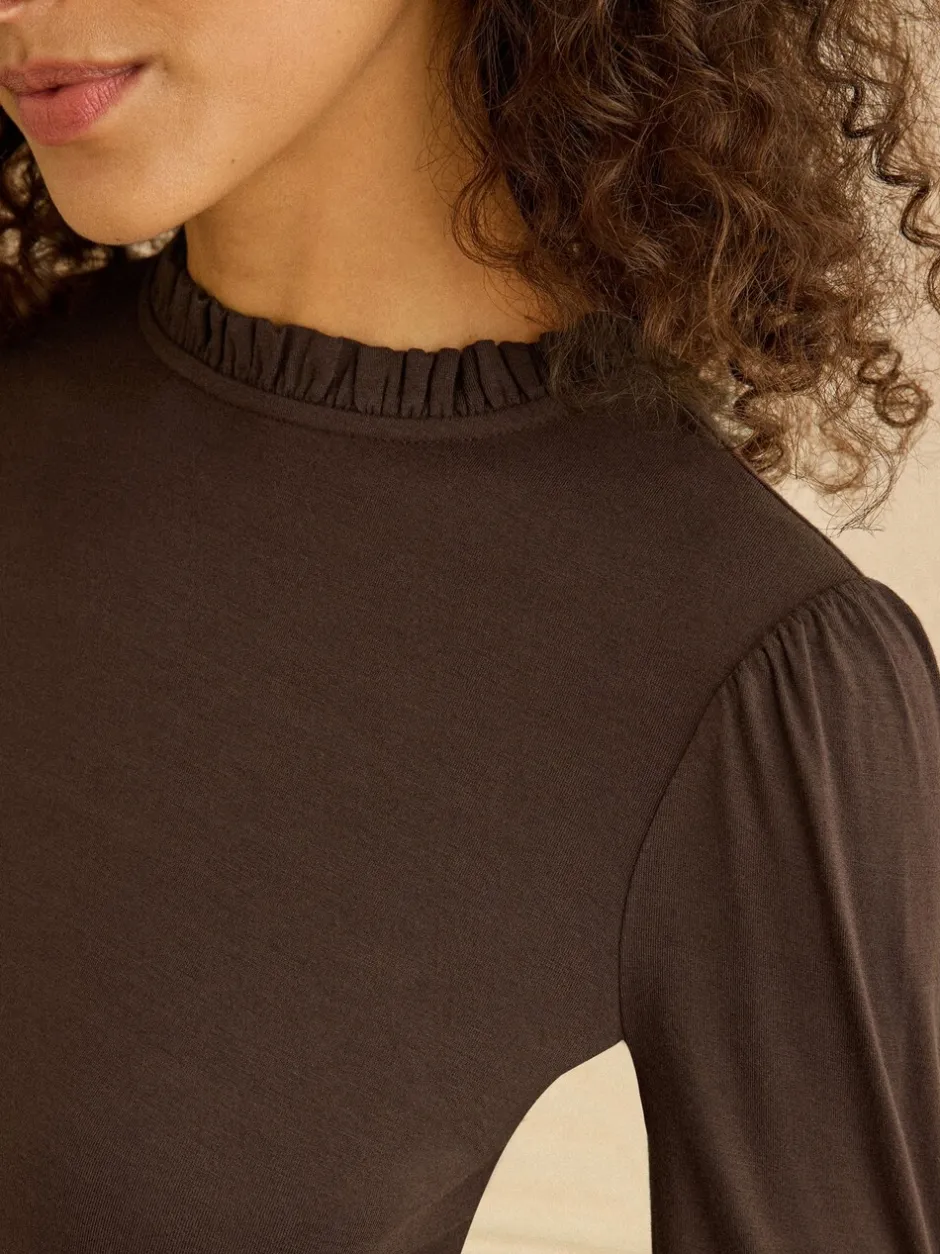 Blouses En Overhemden|Love & Roses Chocoladebruin - jersey top met ruches aan de hals en lange mouwen