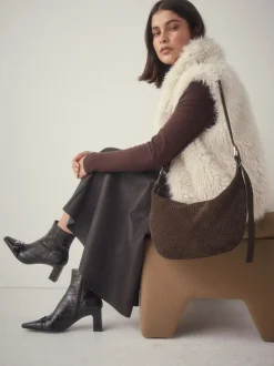 Tassen En Portemonnees*Next Chocoladebruin - N. Premium Suede Sling Weave Schoudertas
