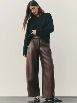 Broeken*Nothing Ordinary - Faux Leather Barrel Leg Trousers Chocoladebruin