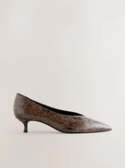 Schoenen Met Hakken|Next - Puntige lage naaldhakken schoenen Chocoladebruin