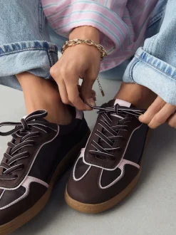 Sneakers*Next Chocoladebruin - Sneaker met veters