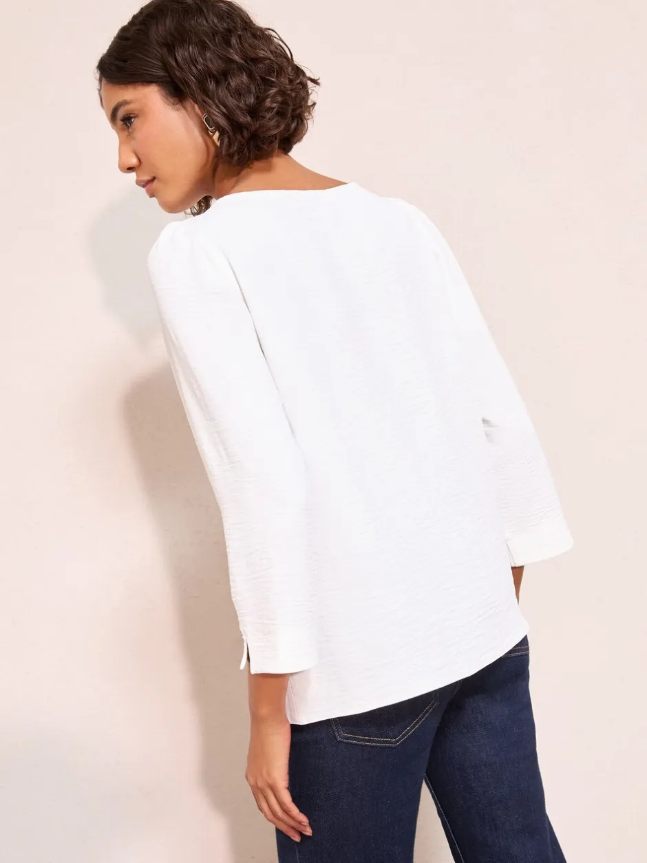 Blouses En Overhemden*Friends Like These - 3/4 Sleeve Keyhole Front Hardware Detail Blouse Crème
