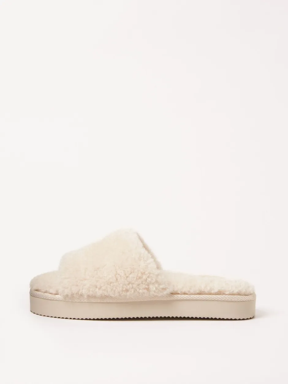 Pantoffels*Lipsy - pantoffels van imitatiebont met plateauzool voor nachtkleding Crème