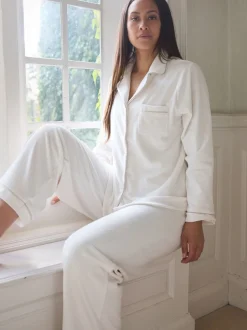 Pyjama's|The Little Tailor - luxe kerstpyjama van zacht aanvoelend velours Crème