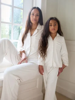 Pyjama's|The Little Tailor - luxe kerstpyjama van zacht aanvoelend velours Crème