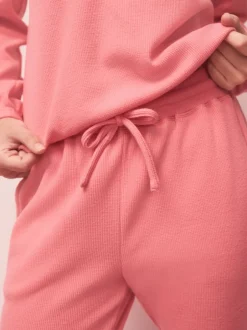 Pyjama's|Loungewear|Next Felroze - Gezellige pyjama met wafeldessin en lange mouwen