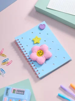 Thuiskantoor|Next Flower Power A5 gelinieerd notitieboek met bedels op de voorkant
