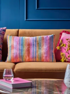 Kussentjes En Plaids|Kussentjes En Plaids*Next Fluwelen gestreept kussen Licht