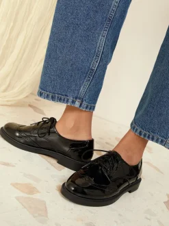 Lage Schoenen*Friends Like These platte comfortabele Brogue schoenen met vetersluiting van lak kunstleer
