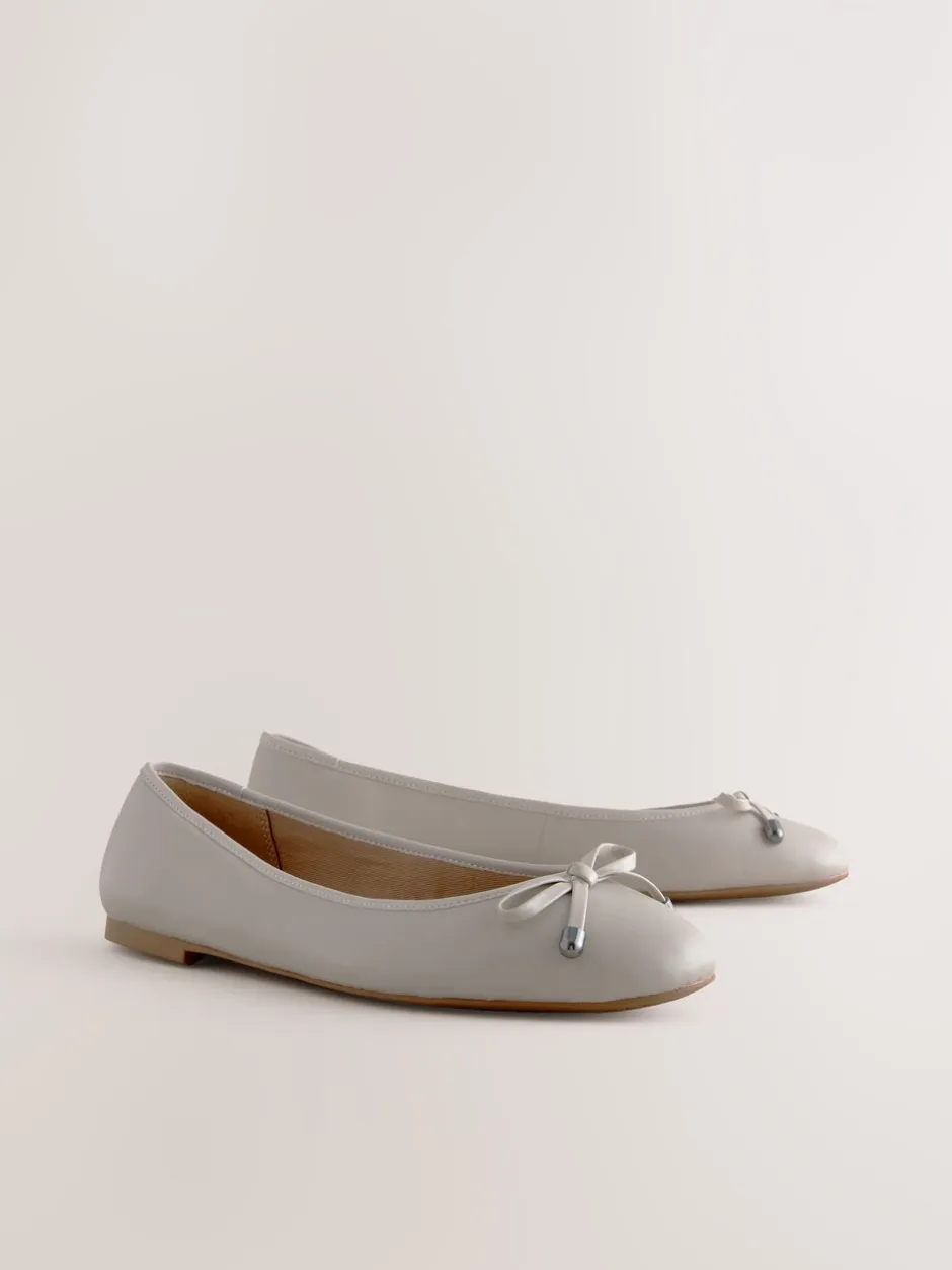 Lage Schoenen|Next Gebroken wit - Leren Ballerina's met ronde neus