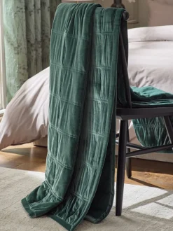Kussentjes En Plaids|Kussentjes En Plaids|Next Gewatteerde beddensprei van fluweel met glans