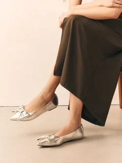 Lage Schoenen|Next - Ballerina's met spitse neus en strik Goud