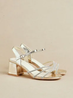 Ruimvallend En Extraruimvallend|Schoenen Met Hakken|Linzi - Mariah sandalen met hak, versiering en brede pasvorm Goud