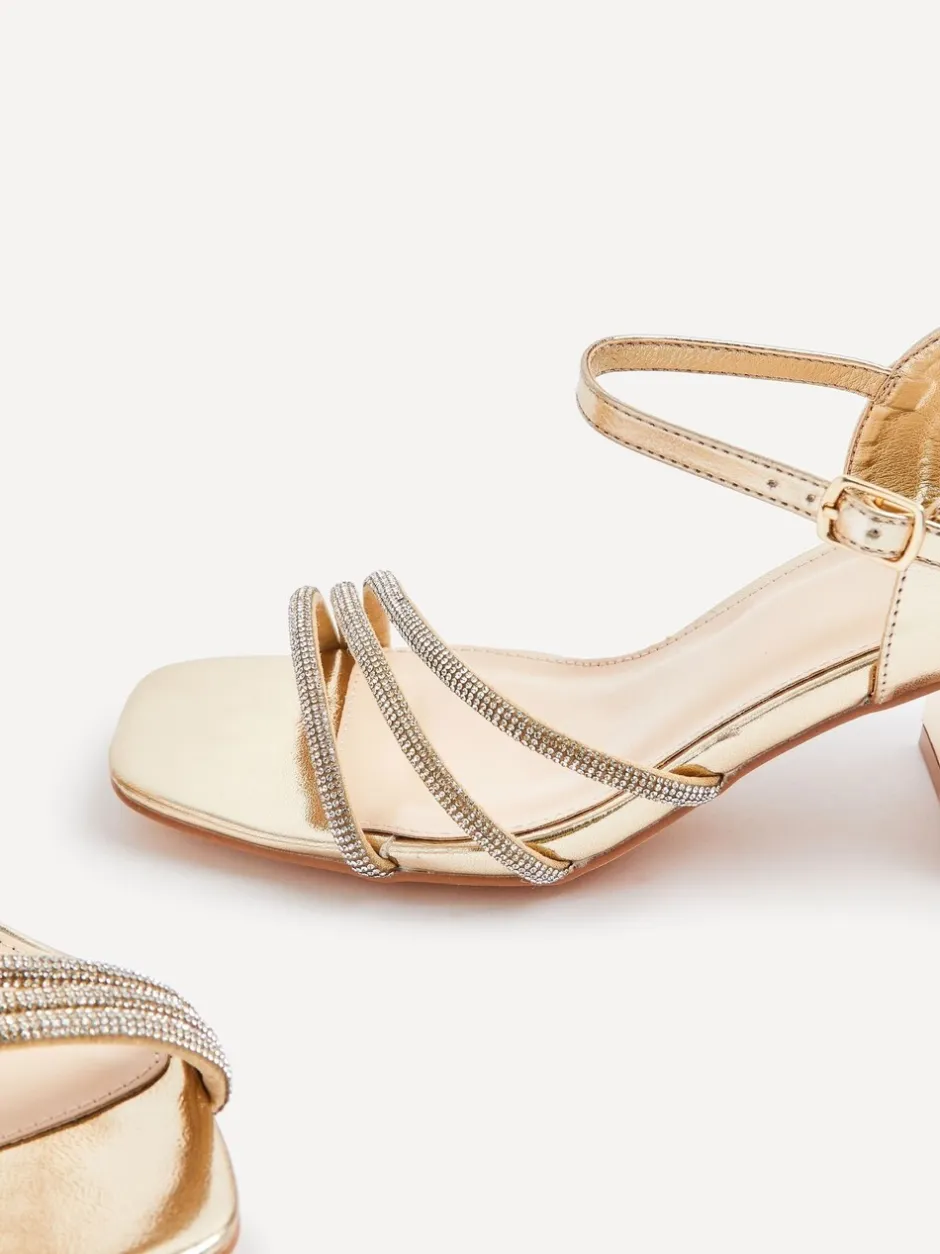 Ruimvallend En Extraruimvallend|Schoenen Met Hakken|Linzi - Mariah sandalen met hak, versiering en brede pasvorm Goud