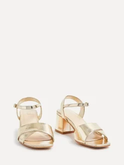 Ruimvallend En Extraruimvallend|Schoenen Met Hakken*Linzi - Vivian sandalen met hak en bandje aan de voorkant met brede pasvorm Goud