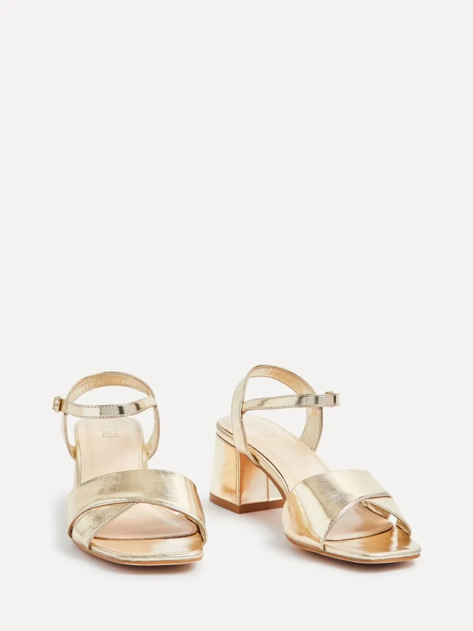 Ruimvallend En Extraruimvallend|Schoenen Met Hakken*Linzi - Vivian sandalen met hak en bandje aan de voorkant met brede pasvorm Goud