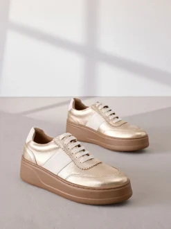 Sneakers|Next - Signature premium leren sneakers met veters en grove sleehak Goud