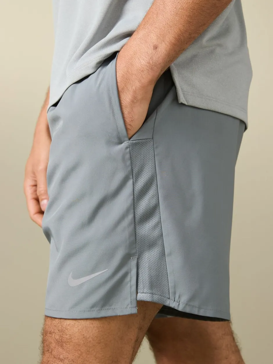 Shorts*Nike Grijs - 7 inch - Dri-FIT Challenger ongevoerde hardloopshort