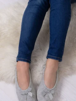 Pantoffels|Totes - Isotoner pantoffelballerina's van fijne badstof met strik Grijs