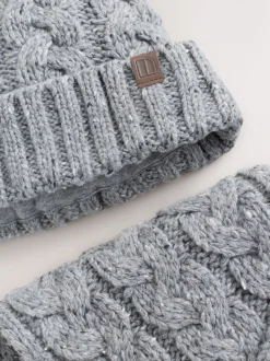Mutsjes En Antikrabwantjes|Mutsen, Handschoenen En Sjaals*Next - Hoed, Handschoenen & Sjaals 3 delige Set (3-16jaar) Grijs gebreid met kabels