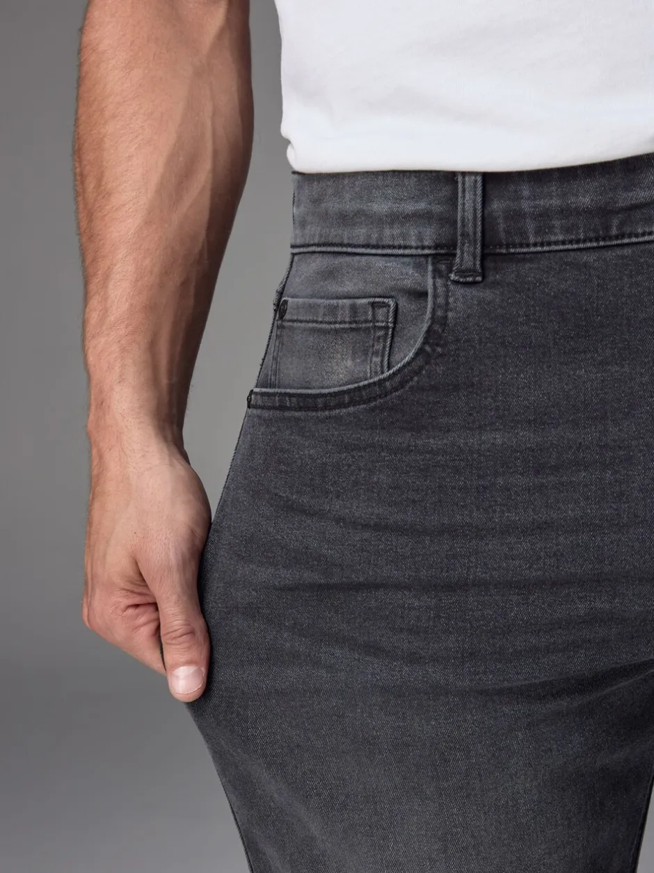 Jeans*Next - Straight-fit Essential stretchy jeans met rechte pasvorm Grijs Gewassen