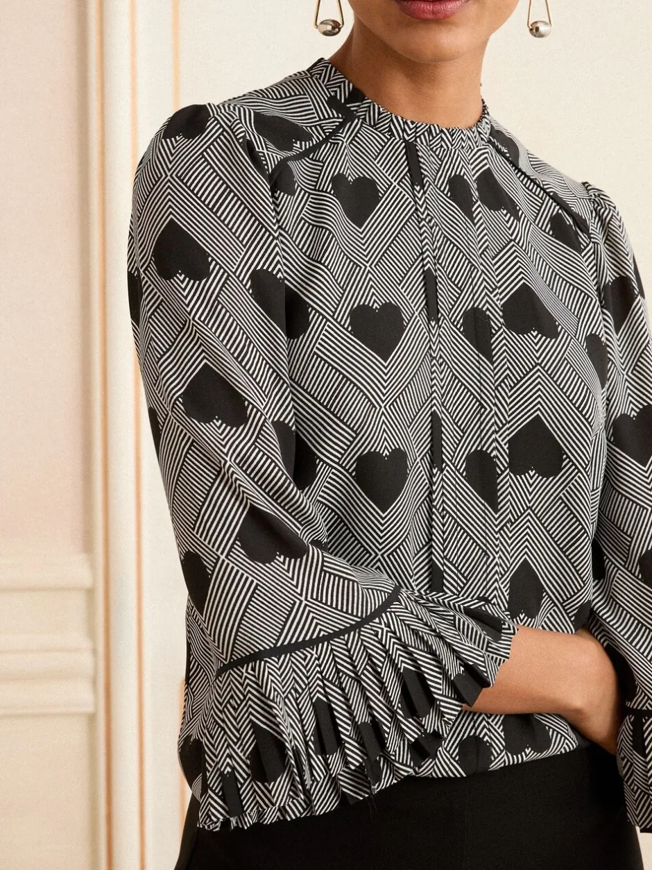 Blouses En Overhemden*Love & Roses - Crew Neck Pleated Flute Sleeve Blouse Grijs met hartjesprint