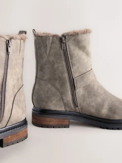 Ruimvallend En Extraruimvallend|Boots|Next - Forever Comfort® Faux Fur Hardware Ankle Boots Grijze textuur