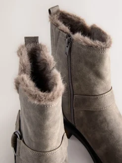 Ruimvallend En Extraruimvallend|Boots|Next - Forever Comfort® Faux Fur Hardware Ankle Boots Grijze textuur