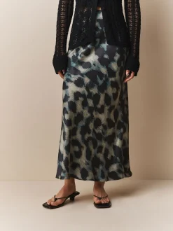 Rokken*Next - Satijnen midirok Groen met dierenprint
