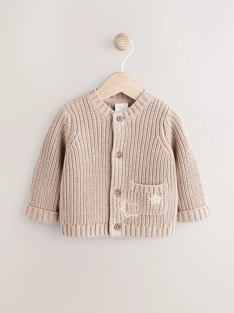 Truien En Breisels|Gebreide Kleding|Next - Grofgebreid babyvestje met borduursel Hello World Naturel