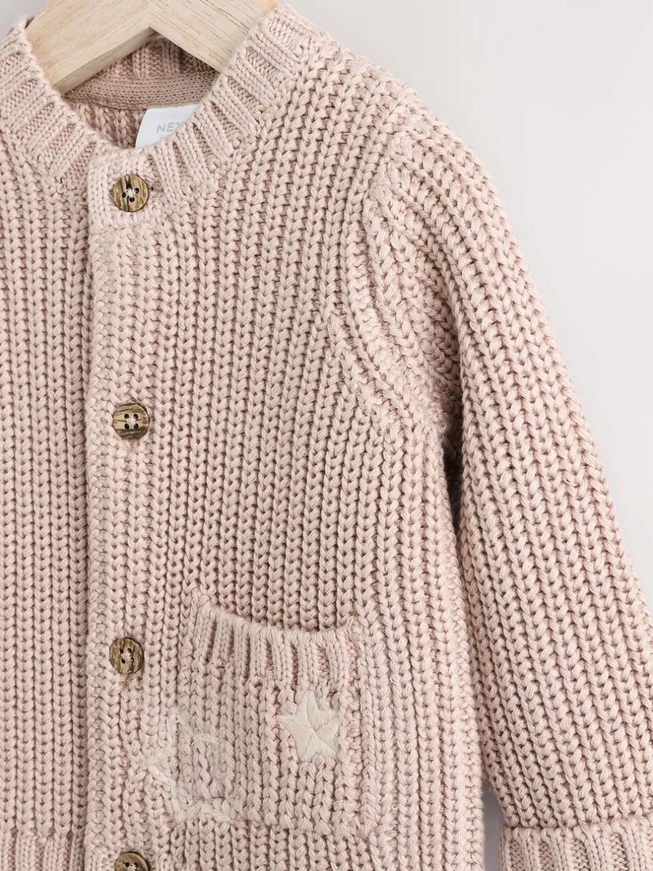 Truien En Breisels|Gebreide Kleding|Next - Grofgebreid babyvestje met borduursel Hello World Naturel
