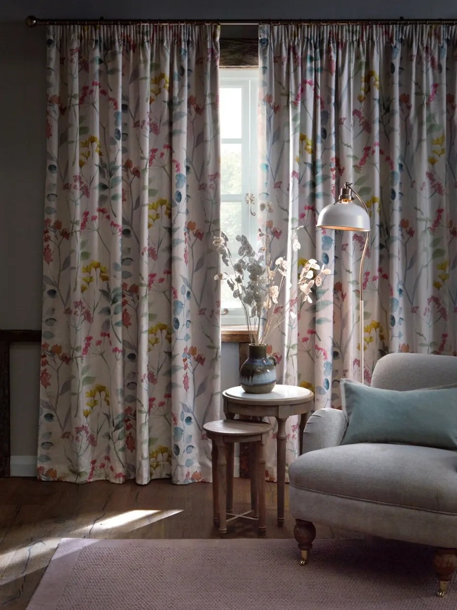Gordijnen|Gordijnen|Next Isla - Verduisterende/thermische plooigordijnen met bloemenprint Meerkleurig pastelroze