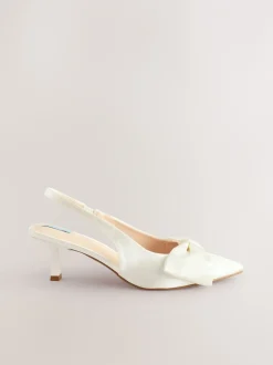 Schoenen Met Hakken|Gelegenheidskleding|Next - Forever Comfort® Bruiloft hakken met hielbandje van satijn, met strik en spitse neus Ivoor