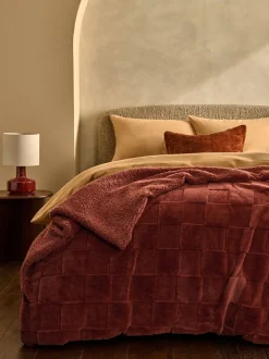 Kussentjes En Plaids|Kussentjes En Plaids|Next Jasper behaaglijke fleece omkeerbare bedloper met dambordmotief Oranje