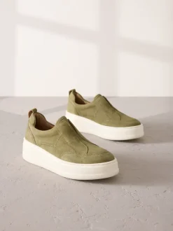 Sneakers|Next Kakigroen - Signature leren sneakers met dikke plateauzolen en sleehak