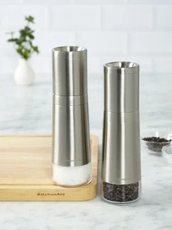 Keukenaccessoires*Kitchen Aid Salt and Pepper Grinders