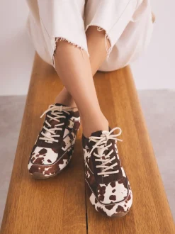 Sneakers*Next Koeienprint - Slim Premium Leren Trainers met Vetersluiting