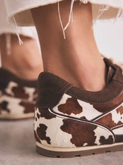 Sneakers*Next Koeienprint - Slim Premium Leren Trainers met Vetersluiting