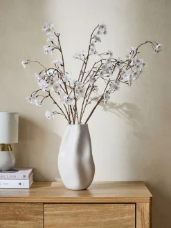 Kunstbloemen|Next Kunstbloesemstelenarrangement in witte keramische vaas