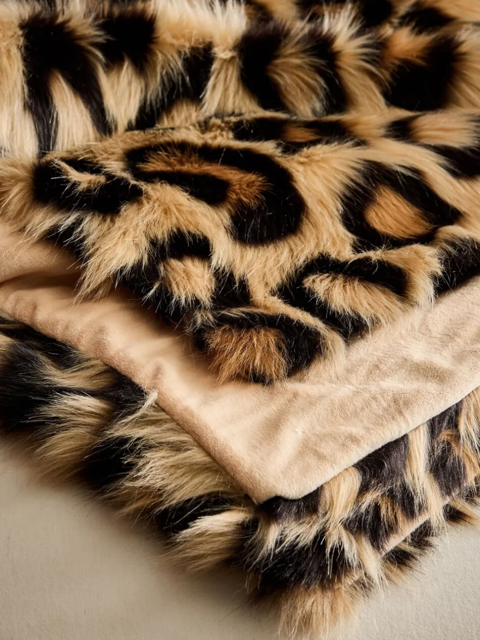 Kussentjes En Plaids|Kussentjes En Plaids*Next Lange sprei van imitatiebont met luipaardprint