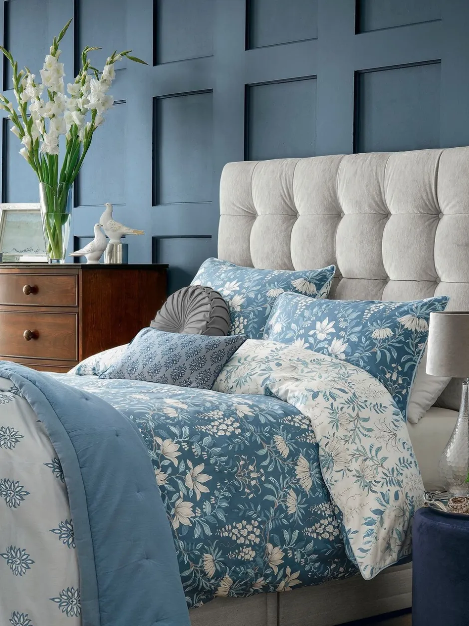 Laura Ashley|Merkbeddengoed*Laura Ashley 100% katoensatijn 200 draads Parterre dekbedovertrek- en kussensloopset Blauw Seaspray