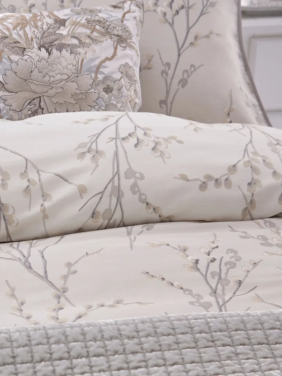 Laura Ashley|Merkbeddengoed|Laura Ashley 100% katoensatijn 200 thread count Pussy Willow Dekbedovertrek- en kussensloopset