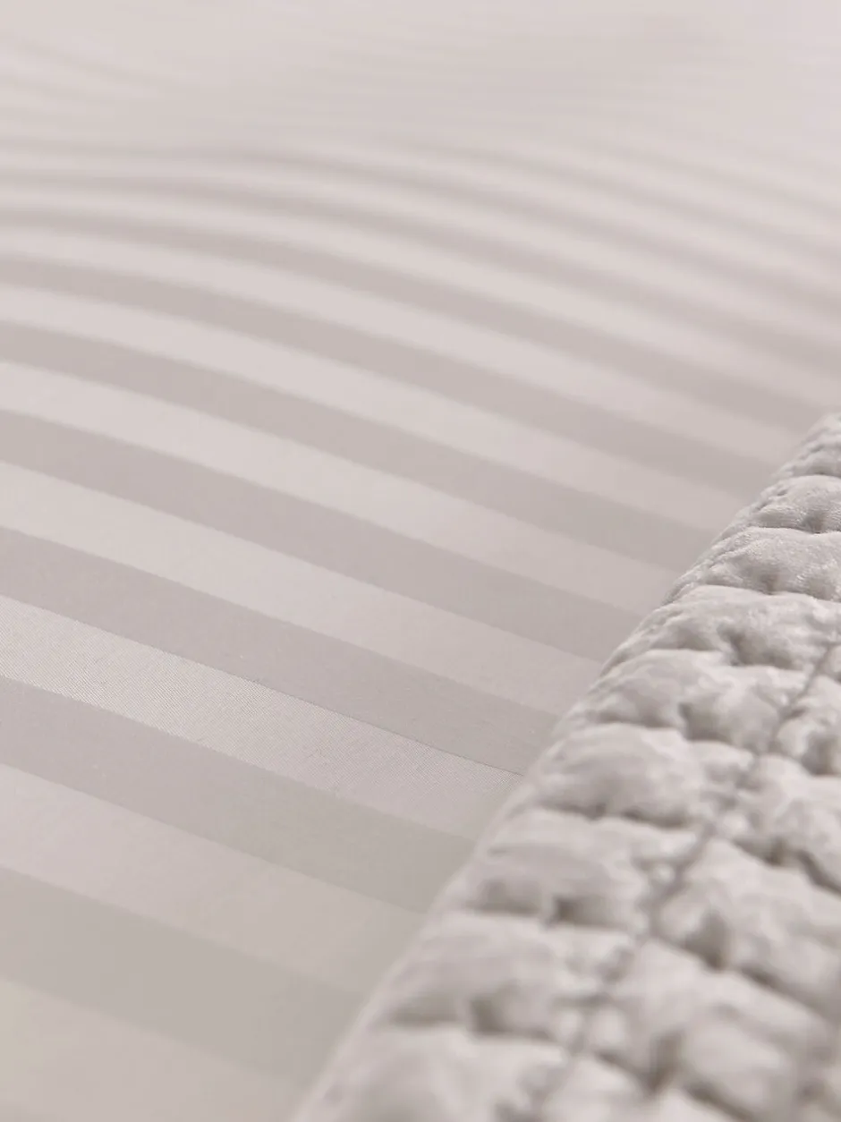 Laura Ashley|Merkbeddengoed|Laura Ashley 100% katoensatijn 400 draads Shalford dekbedovertrek- en kussensloopset Crème