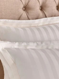 Laura Ashley|Merkbeddengoed|Laura Ashley 100% katoensatijn 400 draads Shalford dekbedovertrek- en kussensloopset Crème