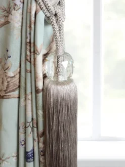 Gordijnroedes En -Accessoires|Laura Ashley Loren glazen embrasse met kwastjes Duifgrijs