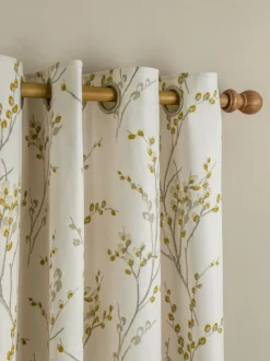 Laura Ashley*Laura Ashley ringgordijnen met voering en wilgenkatjesprint Okergeel