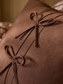 Laura Ashley*Laura Ashley Sasha Bow Cushion Chocoladebruin